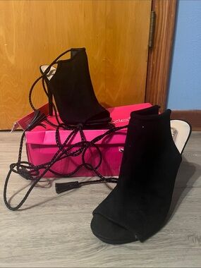 Shoe Dazzle Black Strappy Heels
